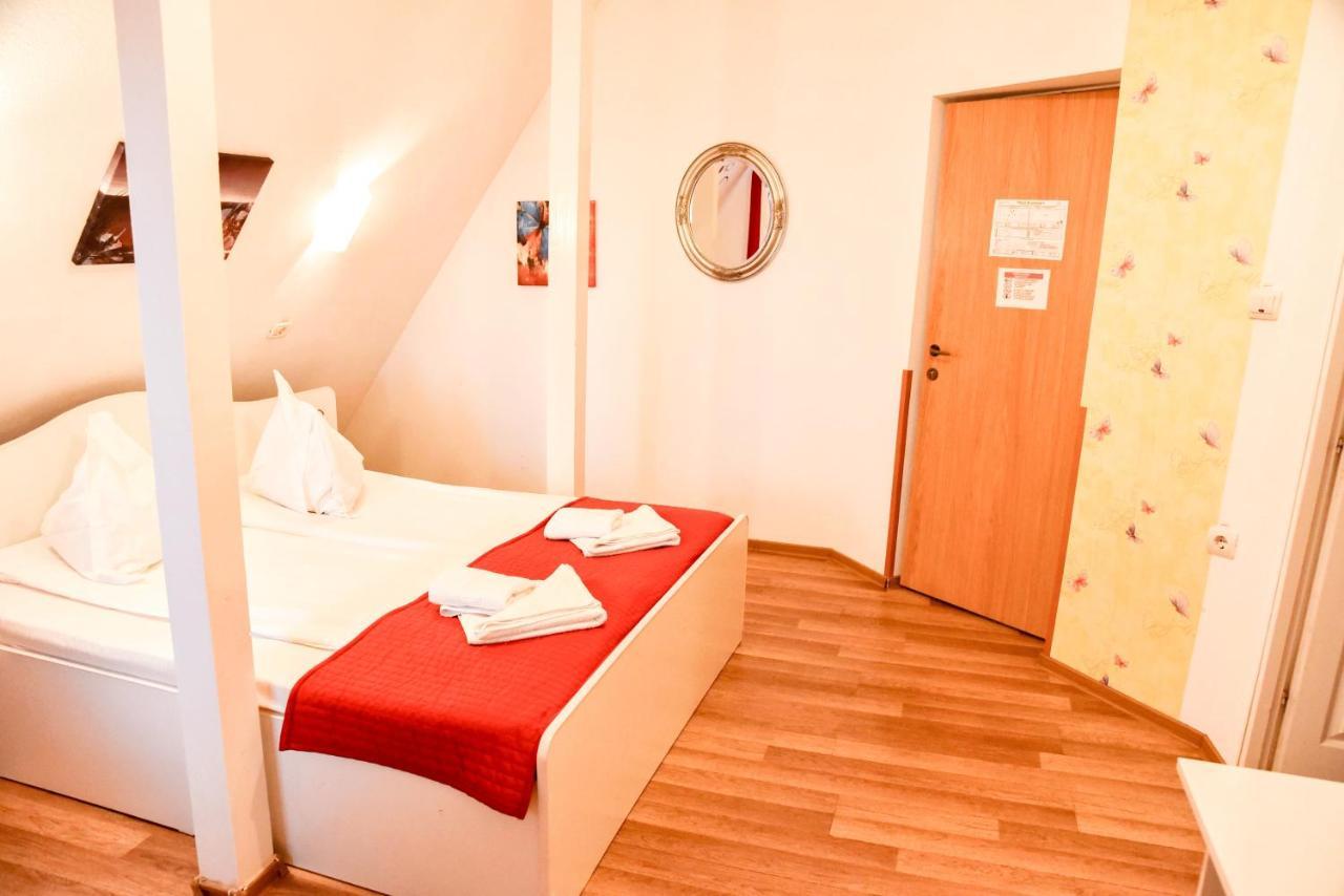 Pensiunea Vila Silva I Haţeg Esterno foto